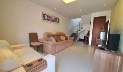 Sobrado em condomínio fechado, 3 dormitórios sendo 1 suíte, 2 vagas e depósito privativo!