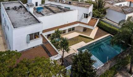 Mansão cinematográfica no Jardim Luzitania.