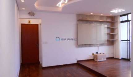 Apartamento de 109m² com 3 dormitórios, 1 suíte e 2 vagas de garagem.