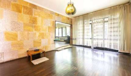 Casa Térrea com 450m² 4 dorms 2 suítes sala cozinha 4 banheiros lavanderia 4 vagas de garagem.