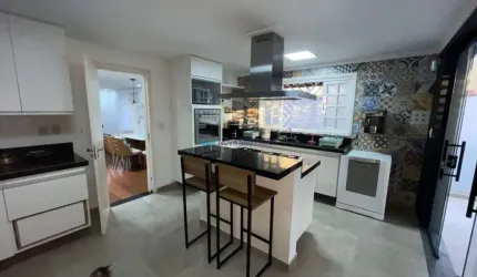 Sobrado 280m² - 4 Dormitórios, 1 suíte, 2 vagas - Ipiranga