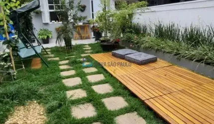 Sobrado reformado a venda em local tranquilo