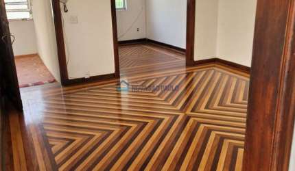 Casa de vila com 03 Dormitórios, 01 suíte e 03 vagas de garagem