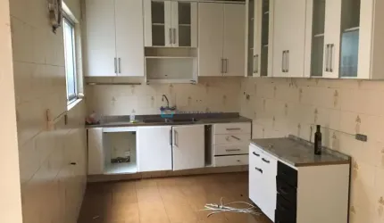 Metrô Praça da Árvore, Sobrado com 4 dormitórios sendo 1 suíte , 3 vagas de garagem.