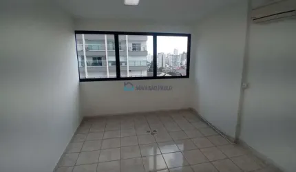 Sala comercial com 60m², 02 banheiros, 1 vaga. A 03 minutos a pé do metrô Praça da Árvore