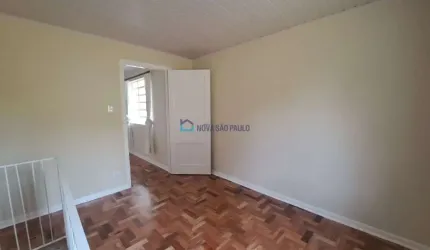 Sobrado com 2 quartos reformado - próximo do Metrô