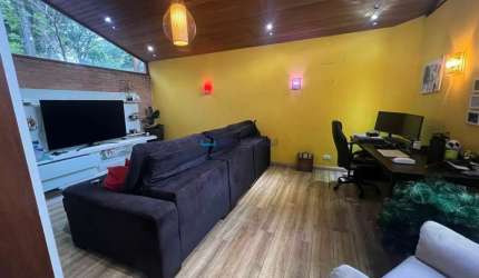 Casa à venda no Planalto Paulista com 3 quartos e 2 vagas de garagem.