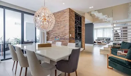 Casa com 4 Quartos e 4 vagas à Venda, com 415m², no Jd Paulista, a duas quadras do Parque Ibirapuera