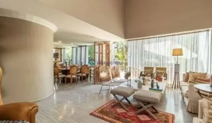 Sobrado à Venda com 500m². Campo Belo. 3 Suítes, 4 Vagas .