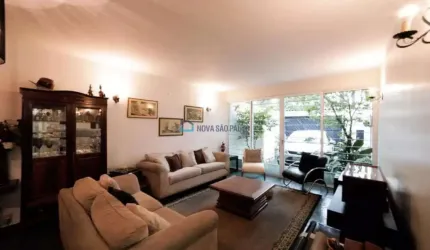 Sobrado 240 m² 3 dormitórios 1 suíte sala cozinha 2 banheiros lavanderia 3 vagas de garagem.