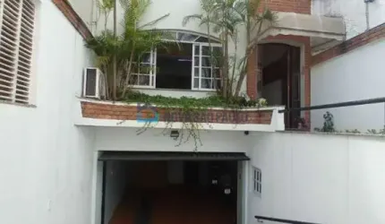 Sobrado à venda no Jabaquara com 5 quartos e 3 vagas de garagem.