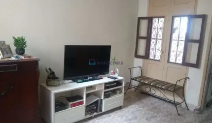 Sobrado a venda com 140m² e 3 dormitórios.