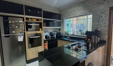 Lindo sobrado com 3 quartos, 1 suíte e 2 vagas
