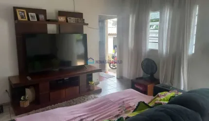 Casa térrea à venda na Vila Santa Catarina com 3 quartos e 2 vagas de garagem.
