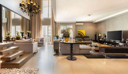 Duplex em Moema com 2 quartos e 2 vagas.