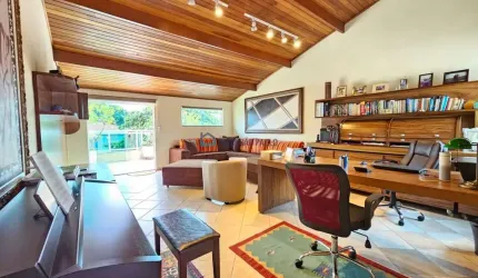 Sobrado / Jardim da Saúde/ 3 suítes/ varanda/ sótão/ 230 m²/