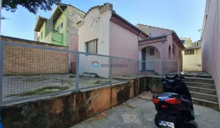 Esta casa térrea está situada na Avenida Gentil de Moura à 500 mts do Metrô Alto do Ipiranga.