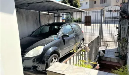Casa com 3 dormitório 01 vaga na Saúde.