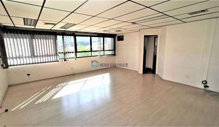 Sala Comercial, ao lado do metrô Conceição.