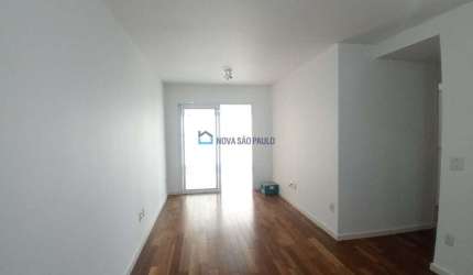 Apartamento bairro saude  ,planejado, varanda Envidraçada! 4 min (300m) a pé ao Metrô Saúde