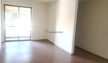 Apartamento à venda na Saúde com 2 quartos e 2 vagas de garagem.