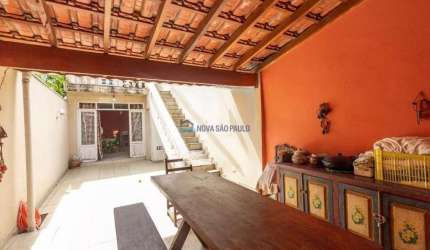 Sobrado com 210m² sendo 3 dormitórios sala cozinha 3 banheiros lavanderia 1 vaga de garagem