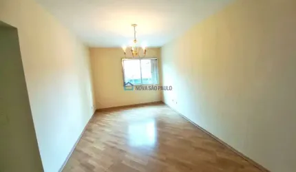 Apartamento à venda 100m. do Metrô Saúde, 2 quartos - 1 vaga coberta.