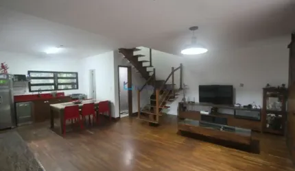 Sobrado fundo para represa em condomínio fechado em Santo André/ Ribeirão Pires.
