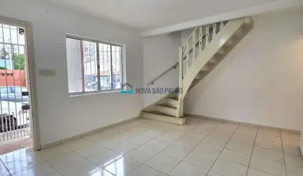 Sobrado próximo ao metrô Praça da Árvore