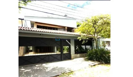 Sobrado á Venda em Santo Amaro com  332m². 4 suítes. 4 vagas.