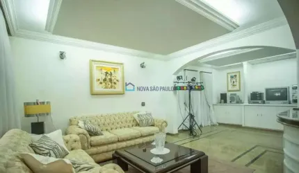 Casa à Venda na Chácara Inglesa, 7 suítes, 3 vagas, piscina, churraqueira