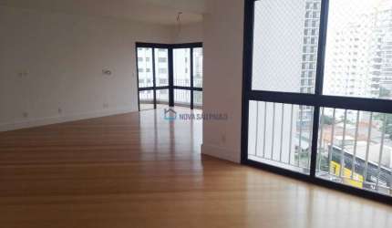 Apartamento Moema com 3 quartos sendo 3 suites, 3 vagas.