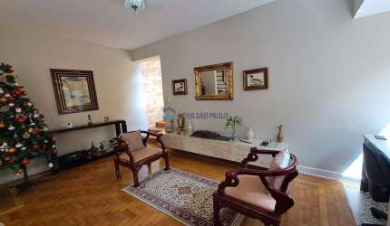 Casa à venda no Planalto Paulista com  3 Quartos sendo 2 suítes,2 Vagas e Quintal.