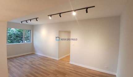Apartamento Reformado, 2 Quartos suítes a venda em Moema.