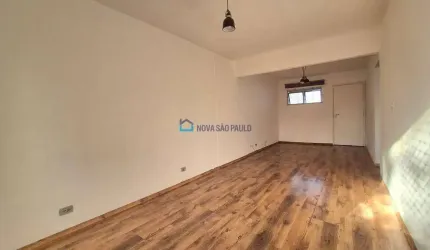 Apartamento à venda na Saúde, com 1 dormitório, 40m² com garagem à 180 metros do metrô Saúde!