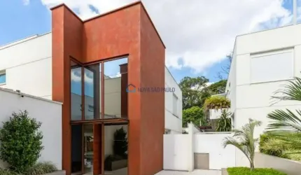 Casa em condomínio no Brooklin, com 680m², 4 dormitórios, todas suítes.