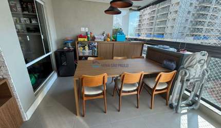 Apartamento na Praça da Árvore