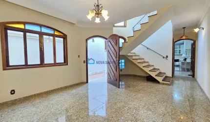 Sobrado à Venda com 4 Quartos e 4 Vagas, 295 m² (JARDIM ORIENTAL)