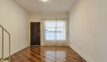 Sobrado 2 quartos, 1 vaga, próximo de metrô