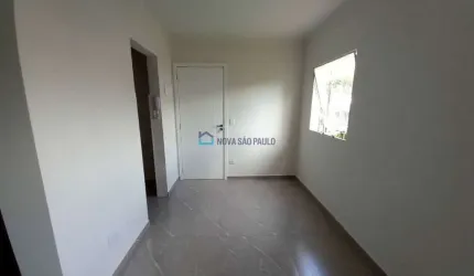 Apartamento térreo reformado à venda