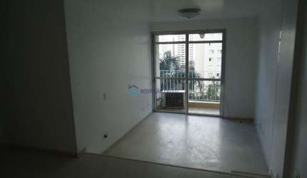 Apartamento na Saúde, à 400 metros do Metrô Saúde.