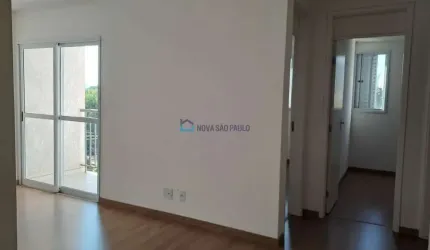 Apartamento de 2 dormitórios e sacada na Liberdade
