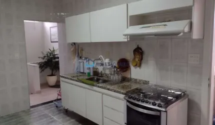 Casa térrea próximo ao metrô.