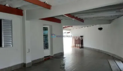 Casa térrea com quintal. 3 vagas.