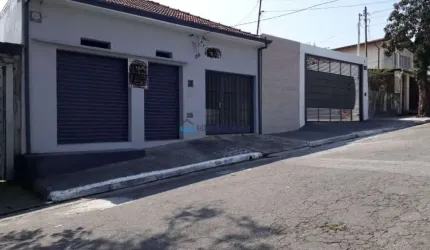 Casa térrea com salão comercial totalmente independente