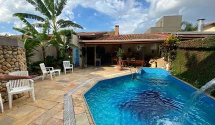 Sobrado à Venda com 4 suítes, Espaço Gourmet com Piscina no Jardim Esplanada