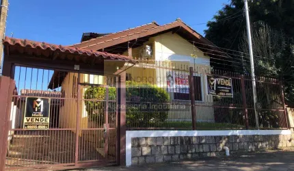 Casa 3 dormitórios à venda no Bairro Centro com 190 m² de área privativa - 3 vagas de garagem