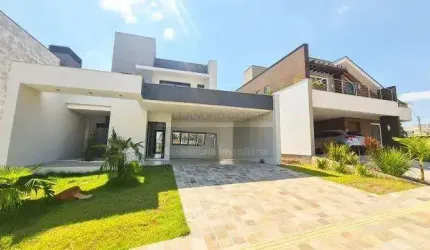 Casa de condomínio 3 dormitórios à venda no Bairro Centro com 222 m² de área privativa - 2 vagas de garagem