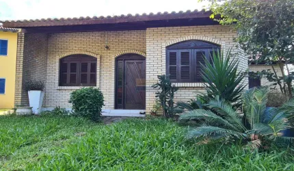 Casa de condomínio 3 dormitórios à venda no Bairro Cantegril com 212 m² de área privativa - 2 vagas de garagem