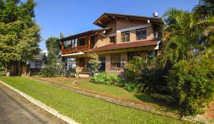 Casa de condomínio 4 dormitórios à venda no Bairro Cantegril com 700 m² de área privativa - 4 vagas de garagem